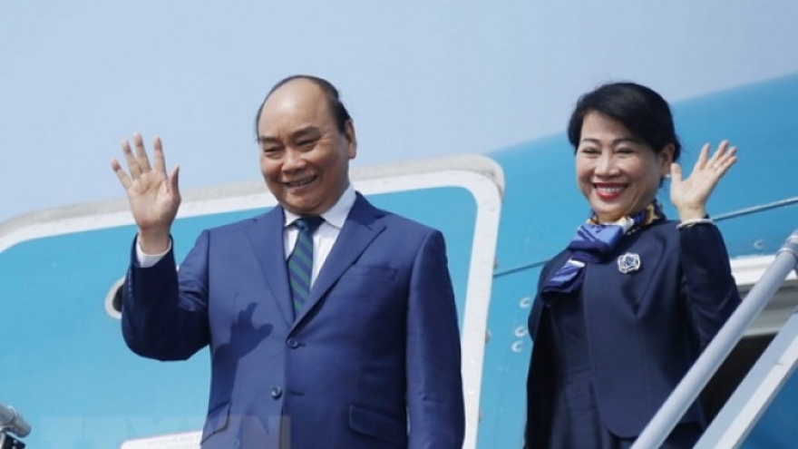 State President Phuc leaves for Singapore visit